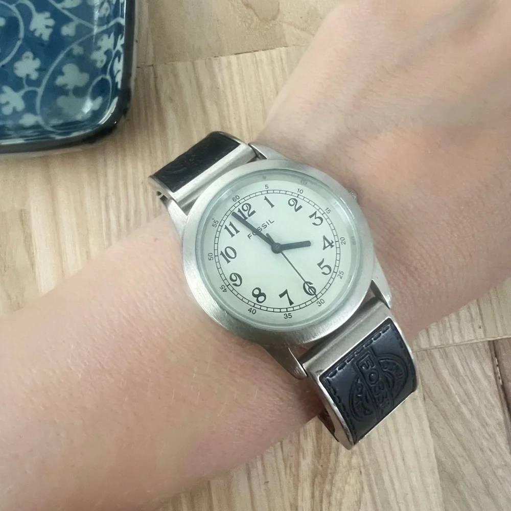 Rare Fossil EC-8722 black leather embossed watch NEW BATTERY